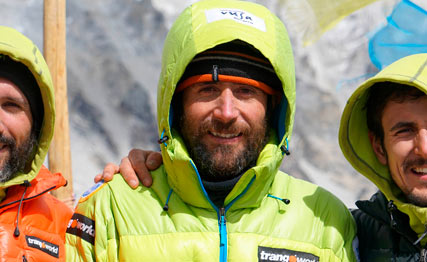 Vusa Alex Txikonen babeslea izan da bere Everesterako neguko espedizioan